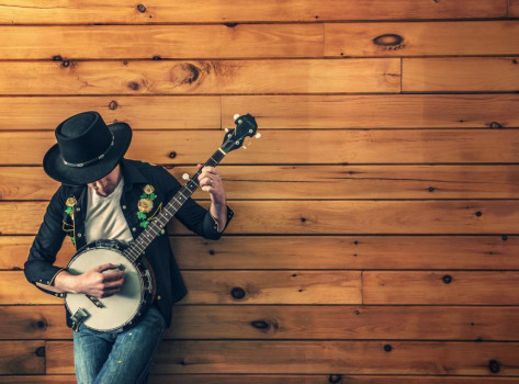 man strumming a banjo