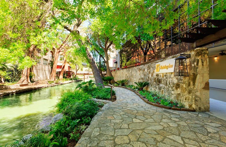 hi riverwalk_entry