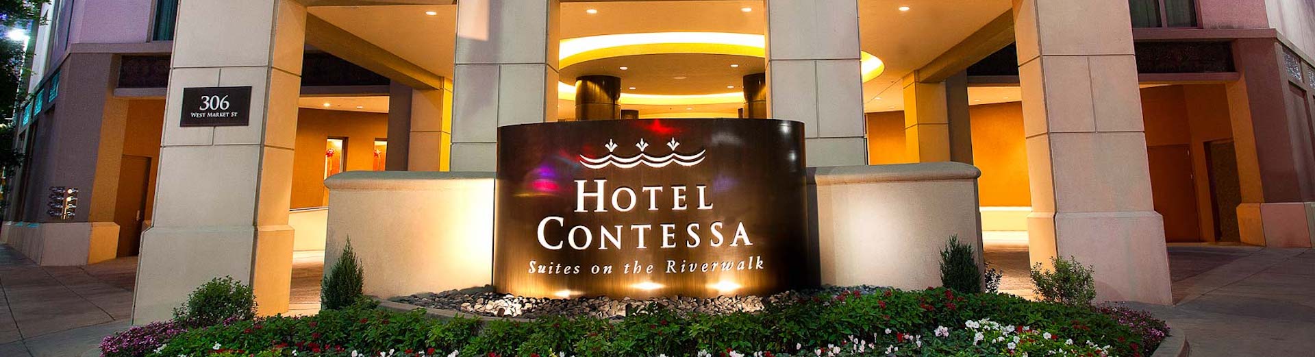entrance to hotel contessa at night