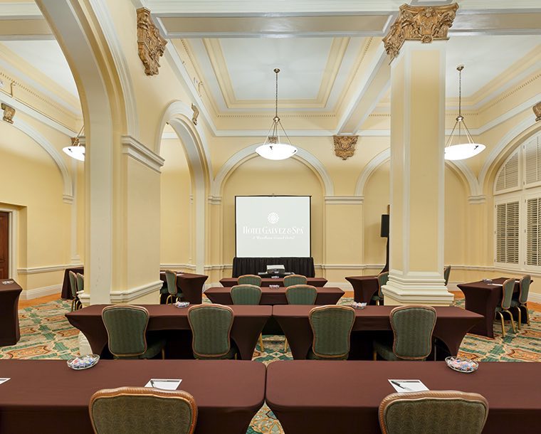 Rows of tables and chairs facing a projector