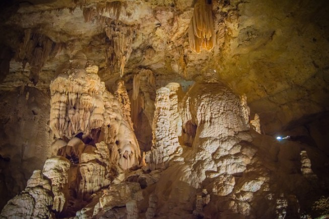caverns in texas