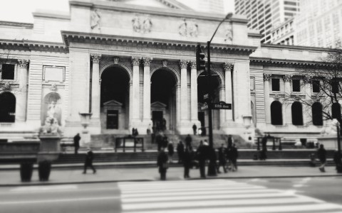 view of the metropolitan museum in new york in black and white