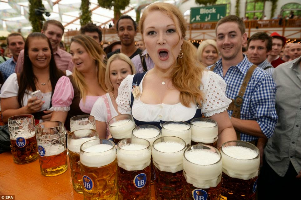 girl%20holding%20beers-59b9bc58bed63.jpg