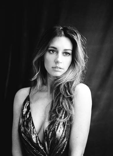 Black and white portrait of artist Lera Lynn