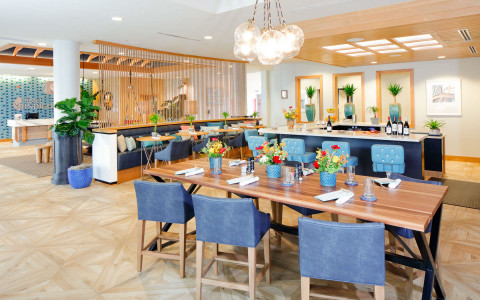 hunters bend dining area with view into the lobby area