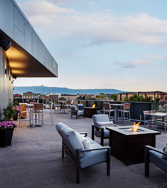 outdoor dinning on rooftop with firepit