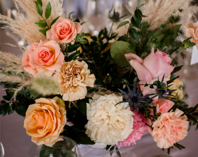 close up view to a bouquet with roses 