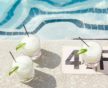 margarita served on glasses by the pool 