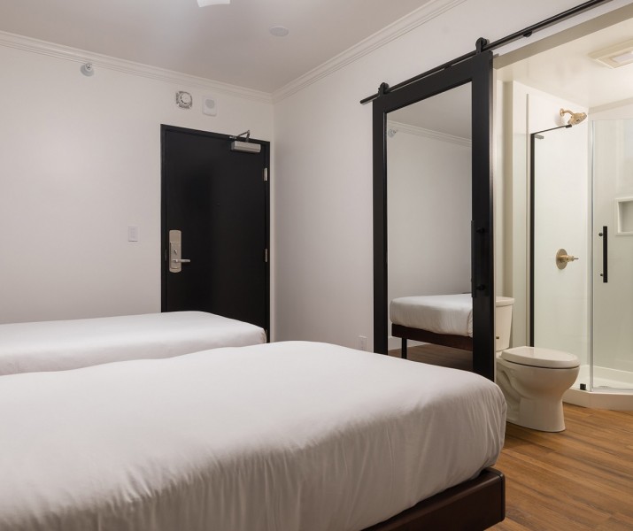 stratford twins bedroom with sliding door to bathroom and hotel room door