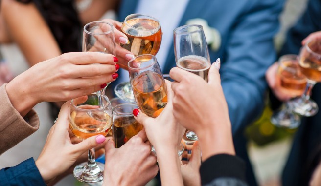 hands cheersing champagne
