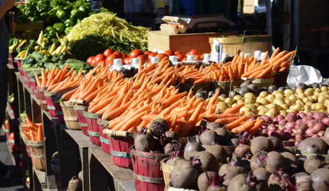 farmers market with fresh vegetables on display