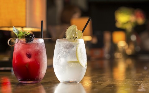 2 cocktails on a bar