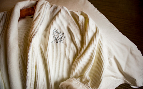 robe with inn at 500 logo