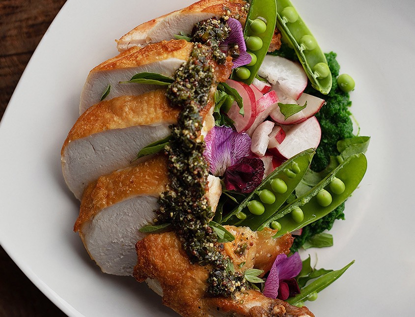 turkey sliced on plate with peas and veggies