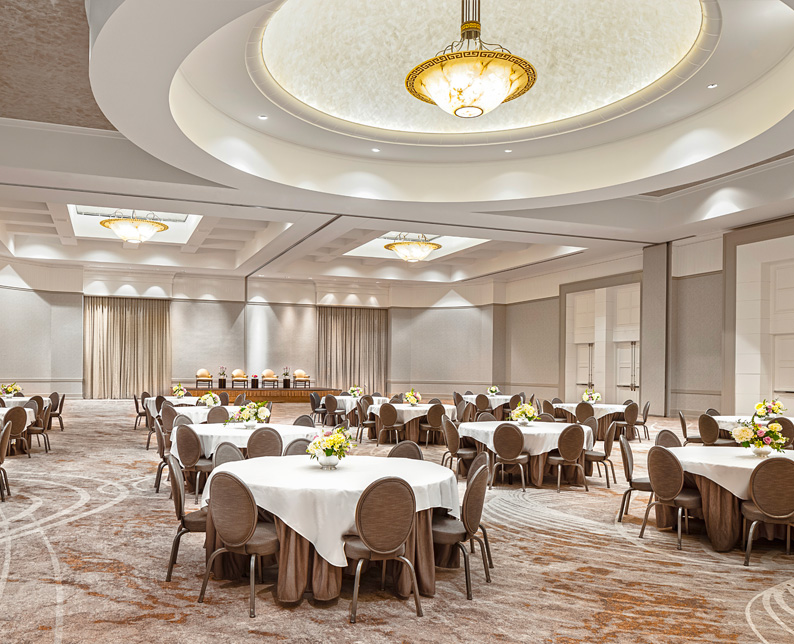 windsor ballroom set with round tables and yellow floral center pieces