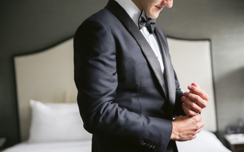 groom getting ready for his wedding