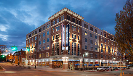 exterior of hampton inn portland downtown