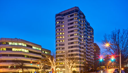exterior of residence inn white plains at night