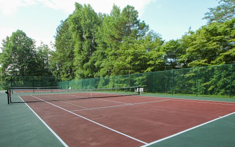 View of a empty tennis court