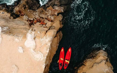 2 kayaks next to cliffs