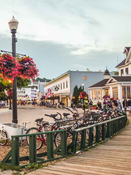 bicycle rack next to Mackinac street