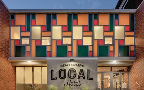 the leavenworth local hotel sign and entry 