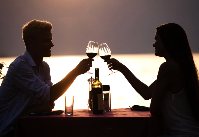legendsbeach dinning tablefortwo