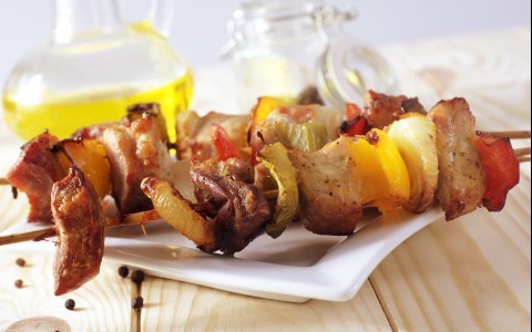 plate of grilled kebobs