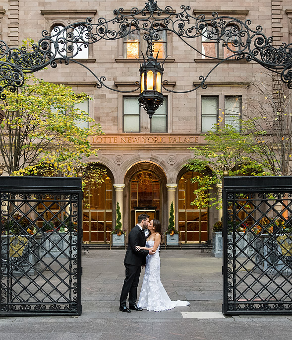 couple kissing in front of lotte palace