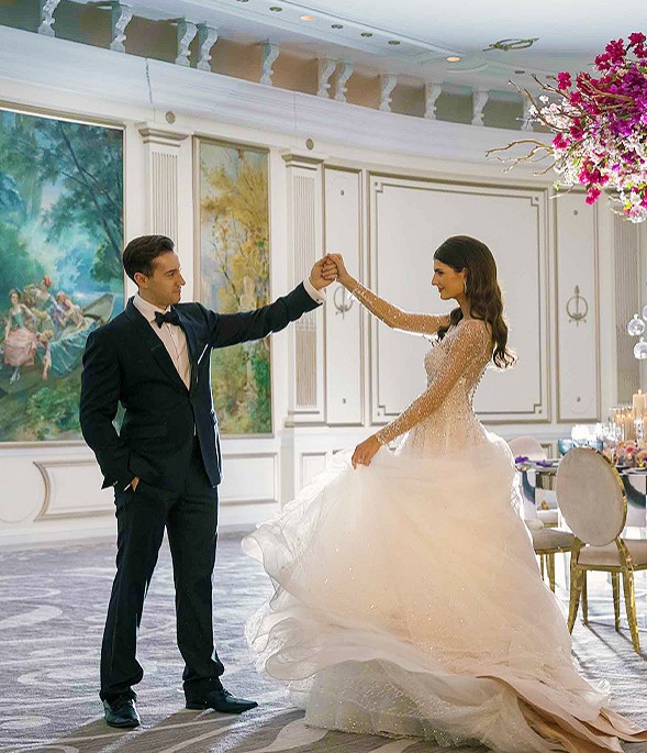wedding couple dancing in a beautiful venue