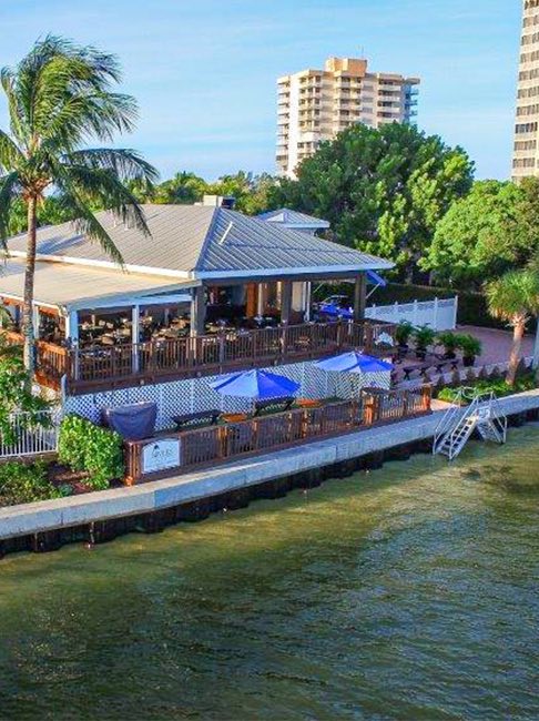 Flippers restaurant on the water