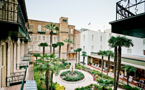 the couryard and founatin at the menger