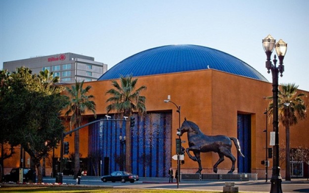 exterior of museum with large bronze horse