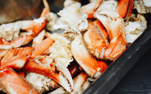 pan full of fresh crab legs