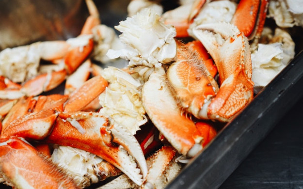 pan full of fresh crab legs