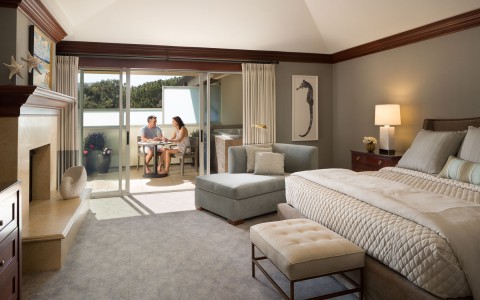 large guest room with open window gallery 20