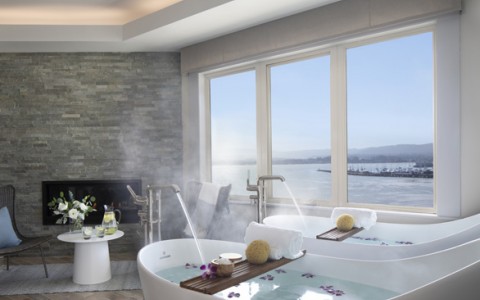 spa baths overlooking the ocean