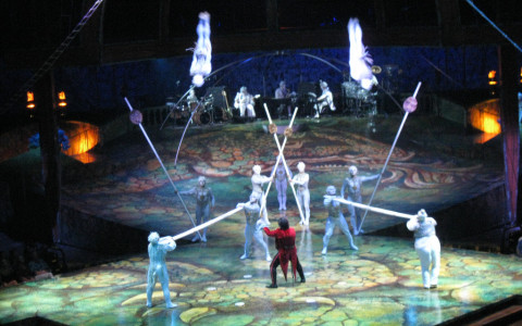 cirque du soleil performers on stage