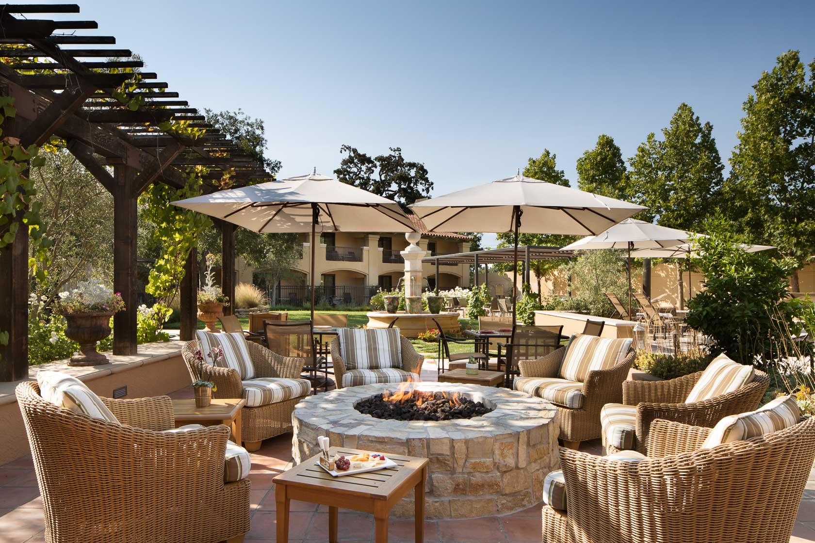 A place where you can gather by the courtyard fire pits