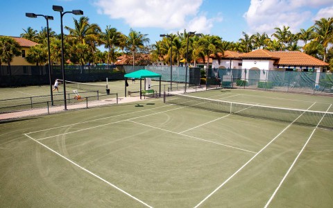 hotel tennis court 