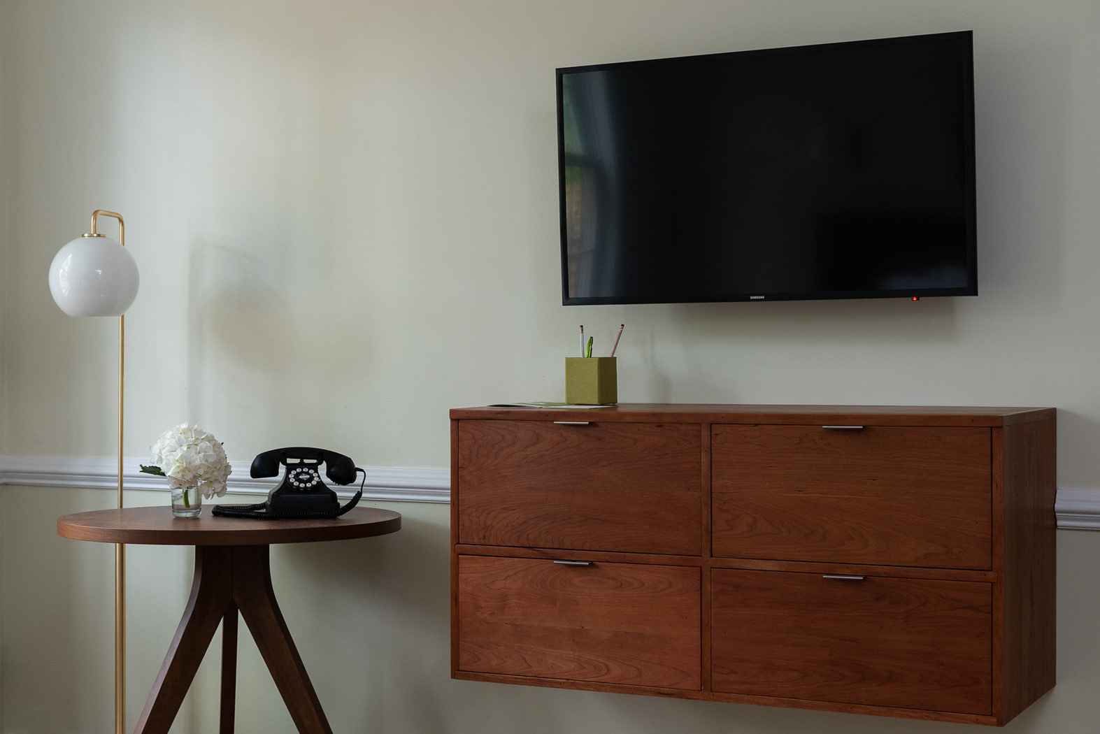 tv with cabinet and modern lamp 