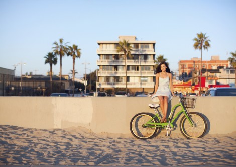 woman at beach with bike cruiser