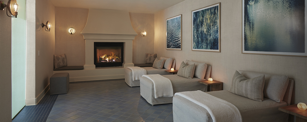 Spa room with three beds and a fireplace
