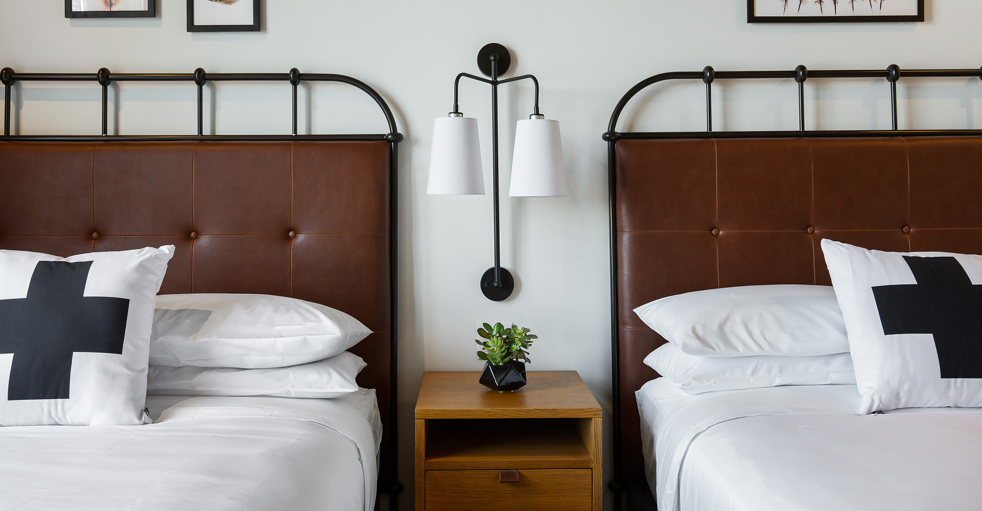 double queen hotel room with matching headboards