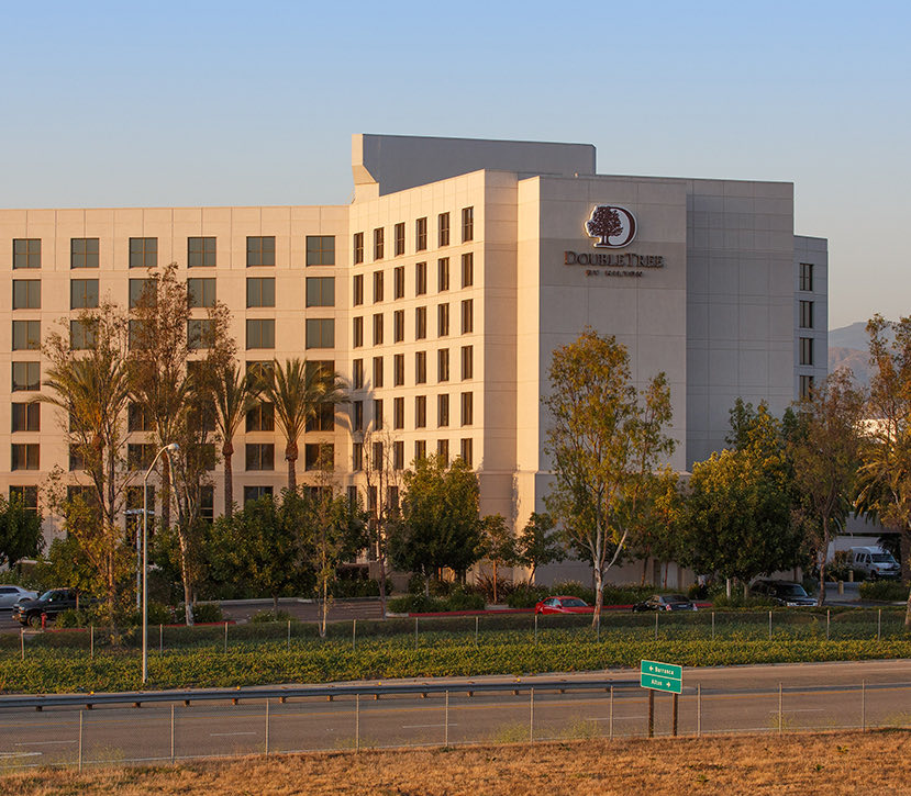 Doubletree irvine exterior building view and empty street 