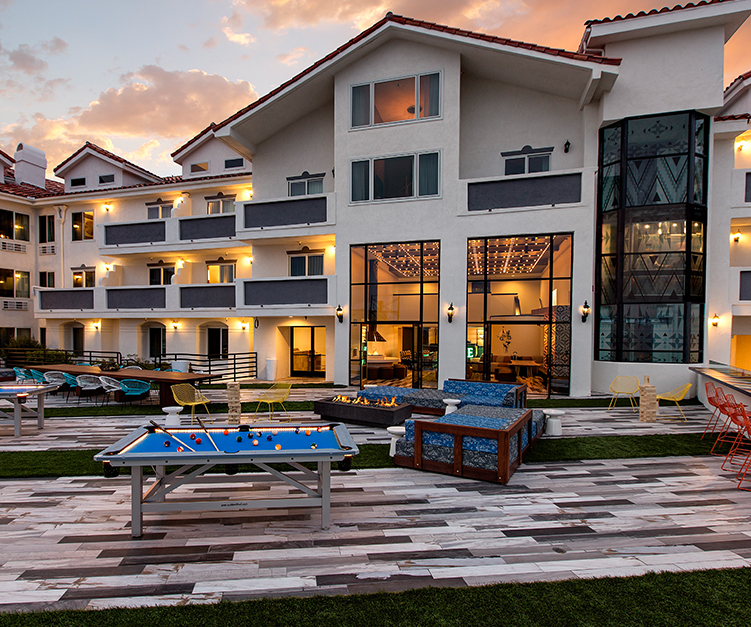 the exterior of a hotel in california