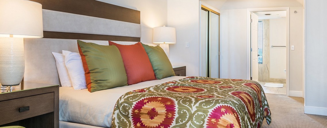 suite with king bed