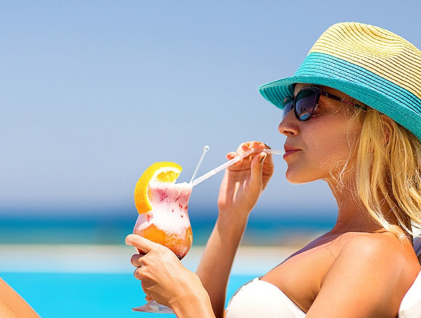 <span>Sun, Sand & Drink</span>In Your Hand