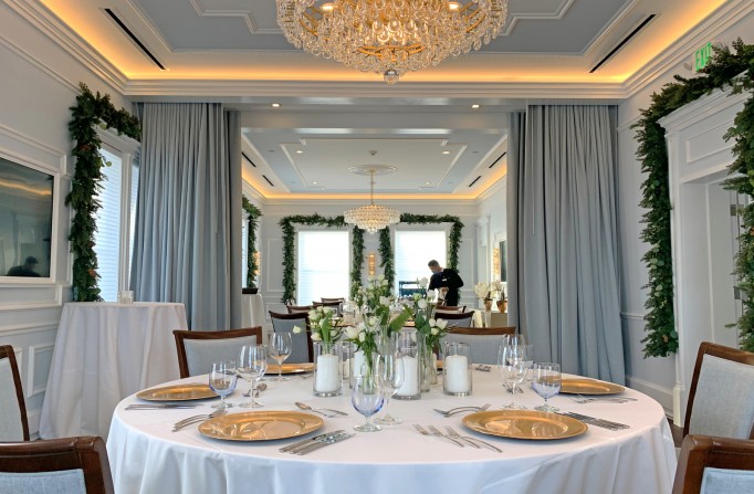 Big elegant dining space with chandeliers