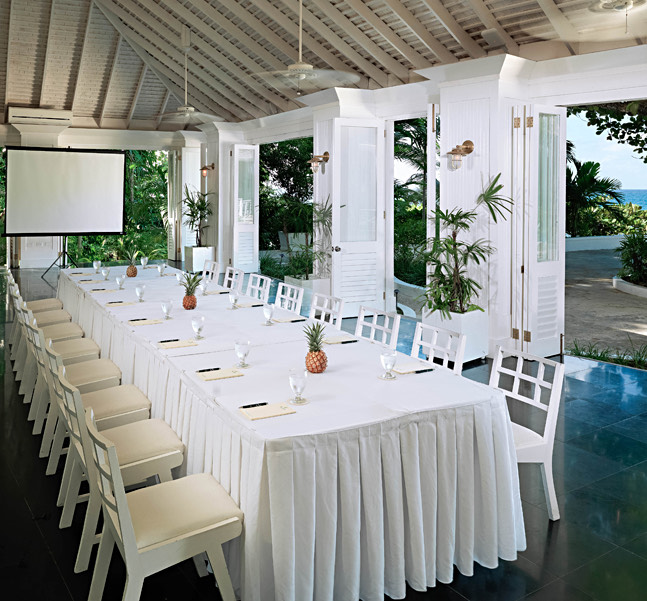 General view of a big dining table decorated with pineapples